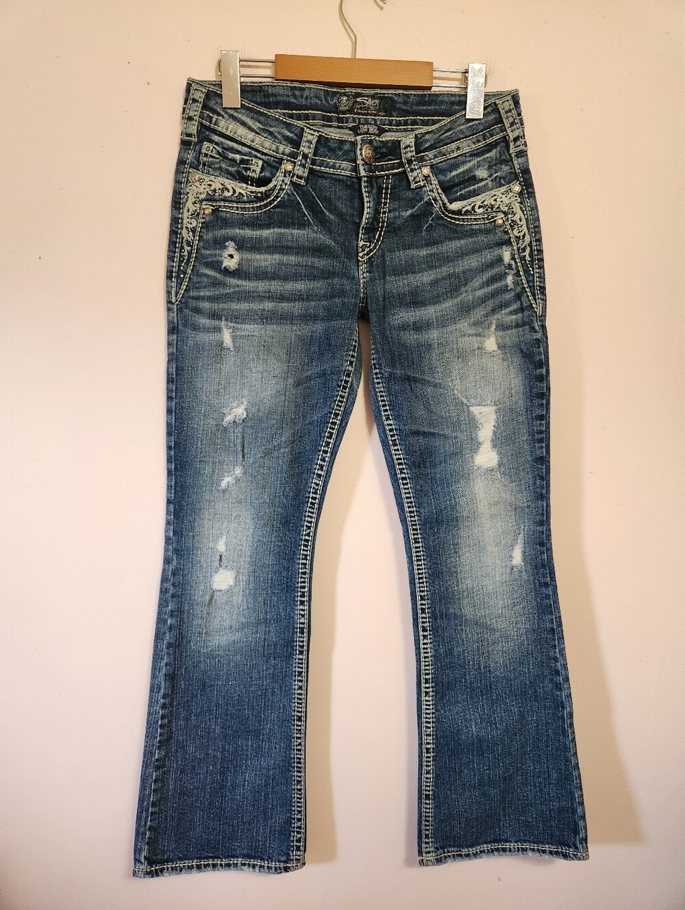 Silver Jeans Tuesday Low Boot Embroidered Rhinestone Distressed Denim W29